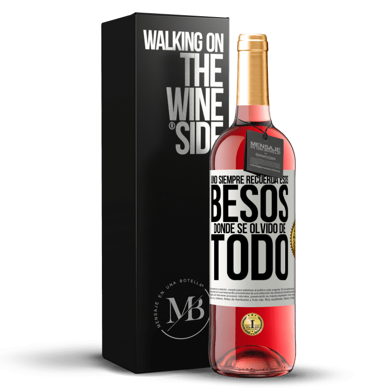 29,95 € Envío gratis | Vino Rosado Edición ROSÉ Uno siempre recuerda esos besos donde se olvidó de todo Etiqueta Blanca. Etiqueta personalizable Vino joven Cosecha 2024 Tempranillo