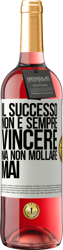 29,95 € Spedizione Gratuita | Vino rosato Edizione ROSÉ Il successo non è sempre vincere, ma non mollare mai Etichetta Bianca. Etichetta personalizzabile Vino giovane Raccogliere 2025 Tempranillo