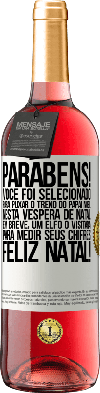 29,95 € Envio grátis | Vinho rosé Edição ROSÉ Parabéns! Você foi selecionado para puxar o trenó do Papai Noel nesta véspera de Natal. Em breve, um elfo o visitará para Etiqueta Branca. Etiqueta personalizável Vinho jovem Colheita 2025 Tempranillo