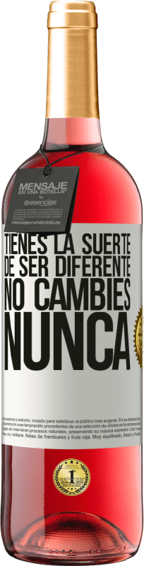 «Tienes la suerte de ser diferente. No cambies nunca» Edición ROSÉ