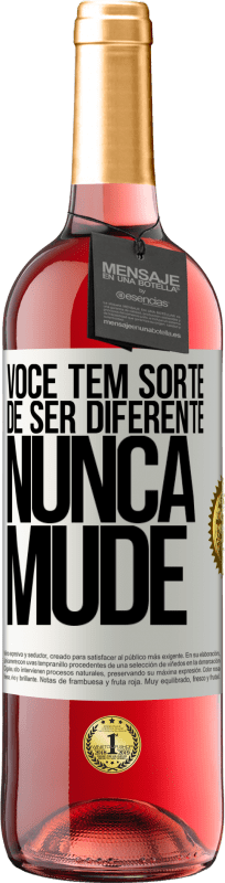 «Você tem sorte de ser diferente. Nunca mude» Edição ROSÉ