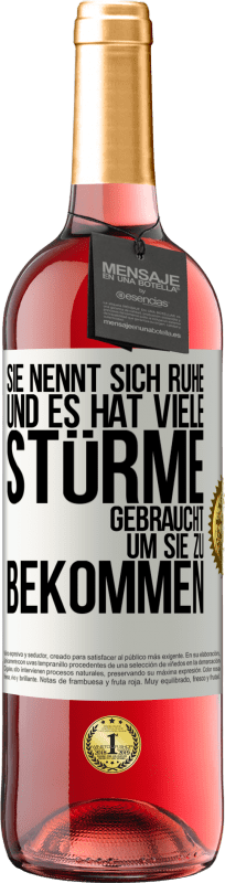 Kostenloser Versand | Roséwein ROSÉ Ausgabe Sie nennt sich Ruhe, und es hat viele Stürme gebraucht, um sie zu bekommen Weißes Etikett. Anpassbares Etikett Junger Wein Ernte 2023 Tempranillo