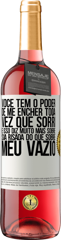 «Você tem o poder de me encher toda vez que sorri, e isso diz muito mais sobre sua risada do que sobre meu vazio» Edição ROSÉ