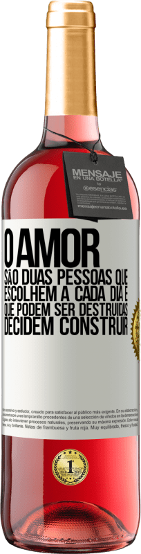 29,95 € | Vinho rosé Edição ROSÉ O amor são duas pessoas que escolhem a cada dia e que podem ser destruídas, decidem construir Etiqueta Branca. Etiqueta personalizável Vinho jovem Colheita 2024 Tempranillo