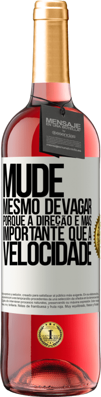 29,95 € | Vinho rosé Edição ROSÉ Mude, mesmo devagar, porque a direção é mais importante que a velocidade Etiqueta Branca. Etiqueta personalizável Vinho jovem Colheita 2024 Tempranillo