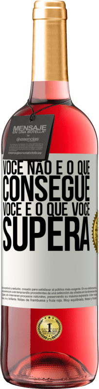 29,95 € Envio grátis | Vinho rosé Edição ROSÉ Você não é o que consegue. Você é o que você supera Etiqueta Branca. Etiqueta personalizável Vinho jovem Colheita 2025 Tempranillo