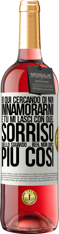 29,95 € Spedizione Gratuita | Vino rosato Edizione ROSÉ Qui sto cercando di non innamorarmi e tu mi lasci con quel sorriso, quello sguardo ... beh, non gioco più così Etichetta Bianca. Etichetta personalizzabile Vino giovane Raccogliere 2025 Tempranillo
