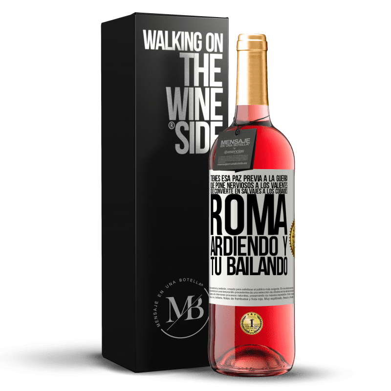 29,95 € Envío gratis | Vino Rosado Edición ROSÉ Tienes esa paz previa a la guerra que pone nerviosos a los valientes, que convierte en salvajes a los cobardes. Roma Etiqueta Blanca. Etiqueta personalizable Vino joven Cosecha 2024 Tempranillo