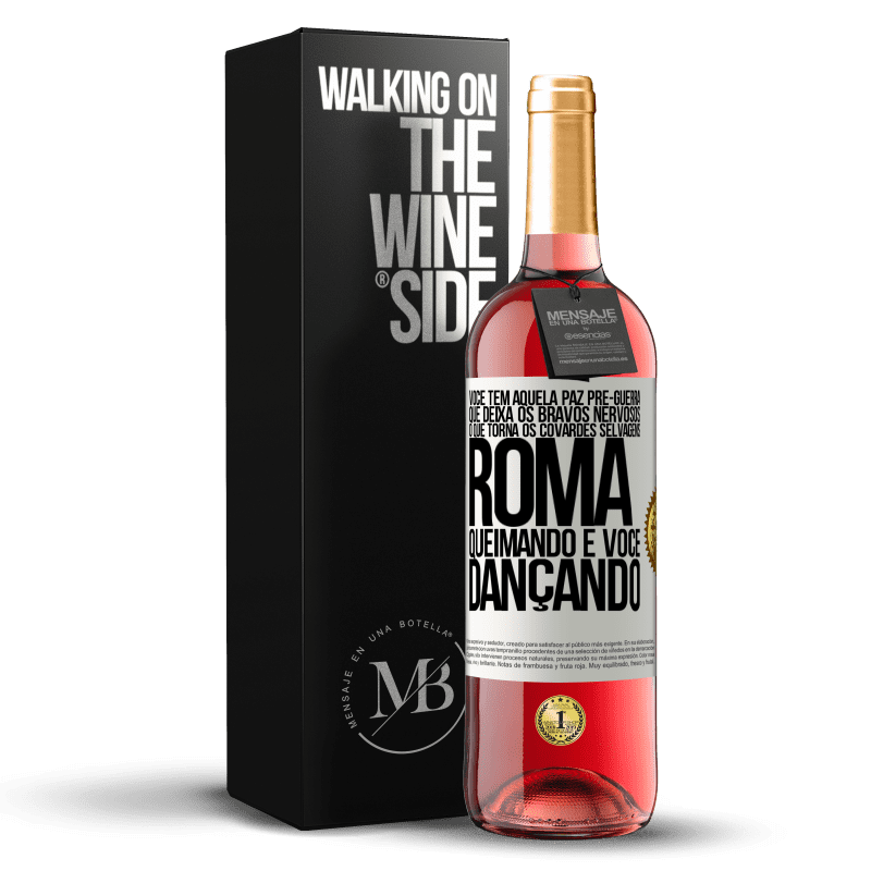 29,95 € Envio grátis | Vinho rosé Edição ROSÉ Você tem aquela paz pré-guerra que deixa os bravos nervosos, o que torna os covardes selvagens. Roma queimando e você Etiqueta Branca. Etiqueta personalizável Vinho jovem Colheita 2024 Tempranillo