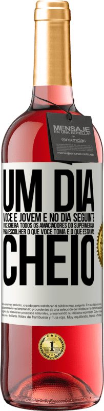 29,95 € | Vinho rosé Edição ROSÉ Um dia você é jovem e no dia seguinte você cheira todos os amaciadores do supermercado para escolher o que você toma e o que Etiqueta Branca. Etiqueta personalizável Vinho jovem Colheita 2025 Tempranillo