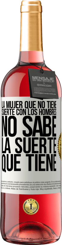 29,95 € Envío gratis | Vino Rosado Edición ROSÉ La mujer que no tiene suerte con los hombres no sabe la suerte que tiene Etiqueta Blanca. Etiqueta personalizable Vino joven Cosecha 2025 Tempranillo