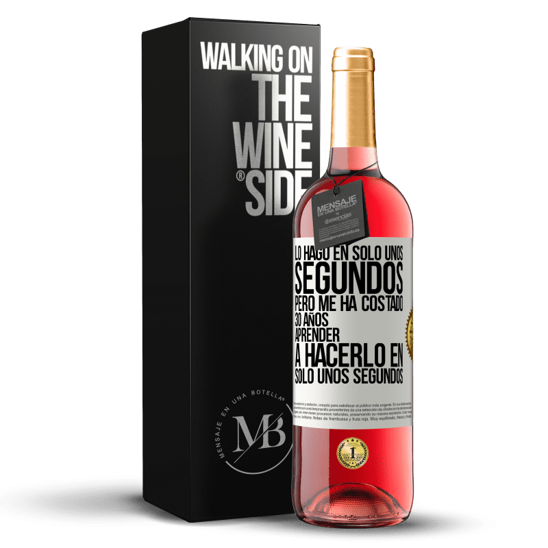 29,95 € Envío gratis | Vino Rosado Edición ROSÉ Lo hago en solo unos segundos, pero me ha costado 30 años aprender a hacerlo en solo unos segundos Etiqueta Blanca. Etiqueta personalizable Vino joven Cosecha 2023 Tempranillo