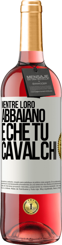 29,95 € | Vino rosato Edizione ROSÉ Mentre loro abbaiano è che tu cavalchi Etichetta Bianca. Etichetta personalizzabile Vino giovane Raccogliere 2024 Tempranillo