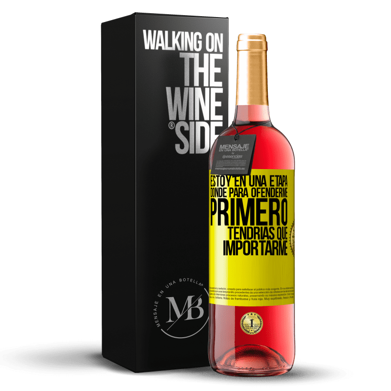 29,95 € Envío gratis | Vino Rosado Edición ROSÉ Estoy en una etapa donde para ofenderme, primero tendrías que importarme Etiqueta Amarilla. Etiqueta personalizable Vino joven Cosecha 2024 Tempranillo