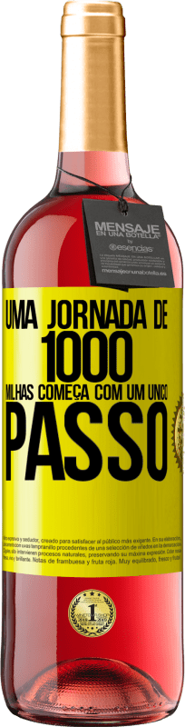 29,95 € | Vinho rosé Edição ROSÉ Uma jornada de mil milhas começa com um único passo Etiqueta Amarela. Etiqueta personalizável Vinho jovem Colheita 2025 Tempranillo