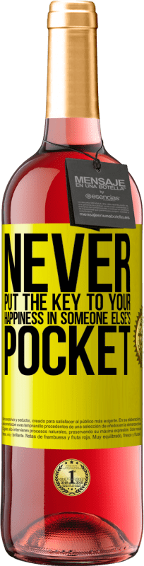 «Never put the key to your happiness in someone else's pocket» ROSÉ Edition