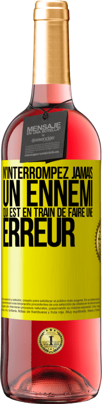 29,95 € | Vin rosé Édition ROSÉ N'interrompez jamais un ennemi qui est en train de faire une erreur Étiquette Jaune. Étiquette personnalisable Vin jeune Récolte 2024 Tempranillo