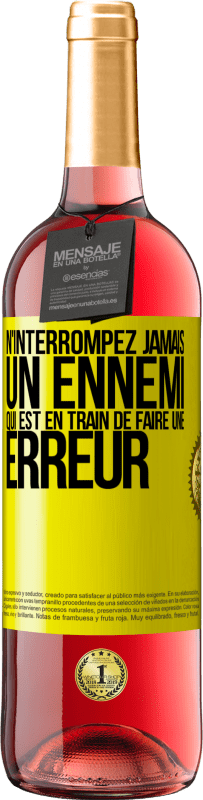 29,95 € Envoi gratuit | Vin rosé Édition ROSÉ N'interrompez jamais un ennemi qui est en train de faire une erreur Étiquette Jaune. Étiquette personnalisable Vin jeune Récolte 2025 Tempranillo