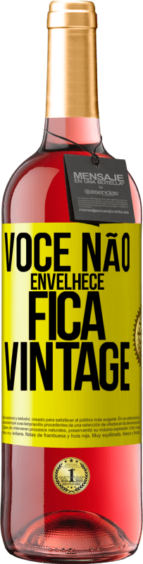 29,95 € Envio grátis | Vinho rosé Edição ROSÉ Você não envelhece, fica vintage Etiqueta Amarela. Etiqueta personalizável Vinho jovem Colheita 2025 Tempranillo