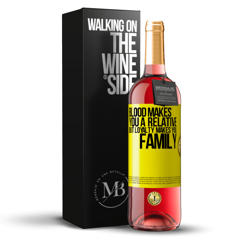 29,95 € Бесплатная доставка | Розовое вино Издание ROSÉ Кровь делает тебя родственником, но верность делает тебя семьей Желтая этикетка. Настраиваемая этикетка Молодое вино Урожай 2023 Tempranillo