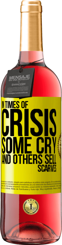 29,95 € | 桃红葡萄酒 ROSÉ版 在危机时期，有些人哭泣，另一些人卖围巾 黄色标签. 可自定义的标签 青年酒 收成 2025 Tempranillo