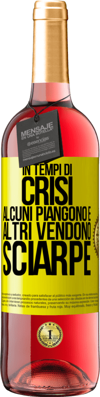 «In tempi di crisi, alcuni piangono e altri vendono sciarpe» Edizione ROSÉ