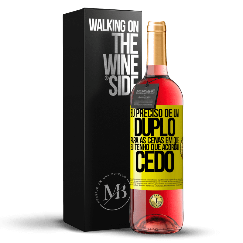 29,95 € Envio grátis | Vinho rosé Edição ROSÉ Eu preciso de um duplo para as cenas em que eu tenho que acordar cedo Etiqueta Amarela. Etiqueta personalizável Vinho jovem Colheita 2025 Tempranillo