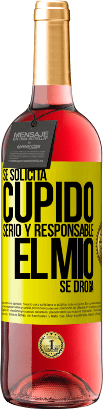 29,95 € | Vino Rosado Edición ROSÉ Se solicita cupido serio y responsable, el mío se droga Etiqueta Amarilla. Etiqueta personalizable Vino joven Cosecha 2025 Tempranillo