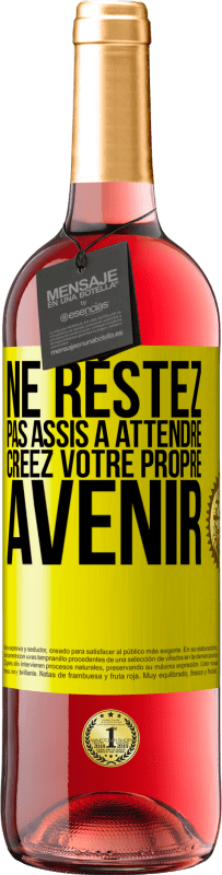 29,95 € Envoi gratuit | Vin rosé Édition ROSÉ Ne restez pas assis à attendre, créez votre propre avenir Étiquette Jaune. Étiquette personnalisable Vin jeune Récolte 2025 Tempranillo