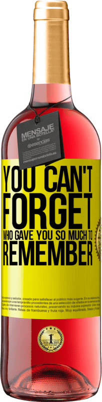 29,95 € Free Shipping | Rosé Wine ROSÉ Edition You can't forget who gave you so much to remember Yellow Label. Customizable label Young wine Harvest 2025 Tempranillo