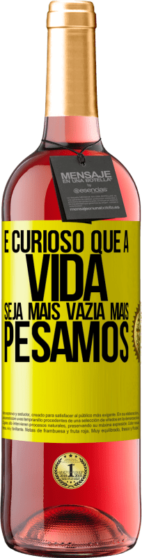 29,95 € | Vinho rosé Edição ROSÉ É curioso que a vida seja mais vazia, mais pesamos Etiqueta Amarela. Etiqueta personalizável Vinho jovem Colheita 2025 Tempranillo