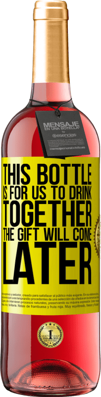 29,95 € | 桃红葡萄酒 ROSÉ版 这瓶是我们一起喝的。礼物会晚点来 黄色标签. 可自定义的标签 青年酒 收成 2023 Tempranillo