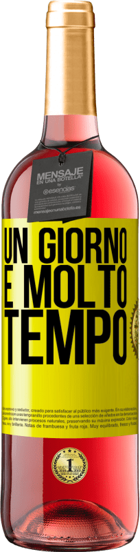 29,95 € Spedizione Gratuita | Vino rosato Edizione ROSÉ Un giorno è molto tempo Etichetta Gialla. Etichetta personalizzabile Vino giovane Raccogliere 2025 Tempranillo