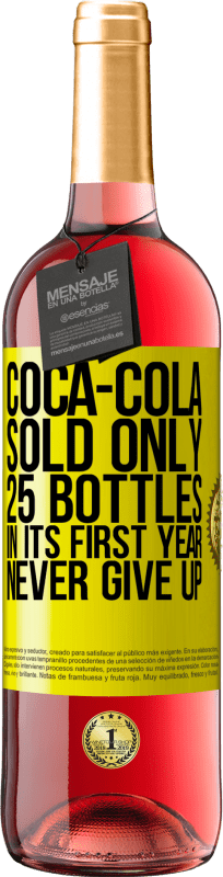 29,95 € Бесплатная доставка | Розовое вино Издание ROSÉ Coca-Cola продала всего 25 бутылок в первый год. Никогда не сдавайся Желтая этикетка. Настраиваемая этикетка Молодое вино Урожай 2023 Tempranillo