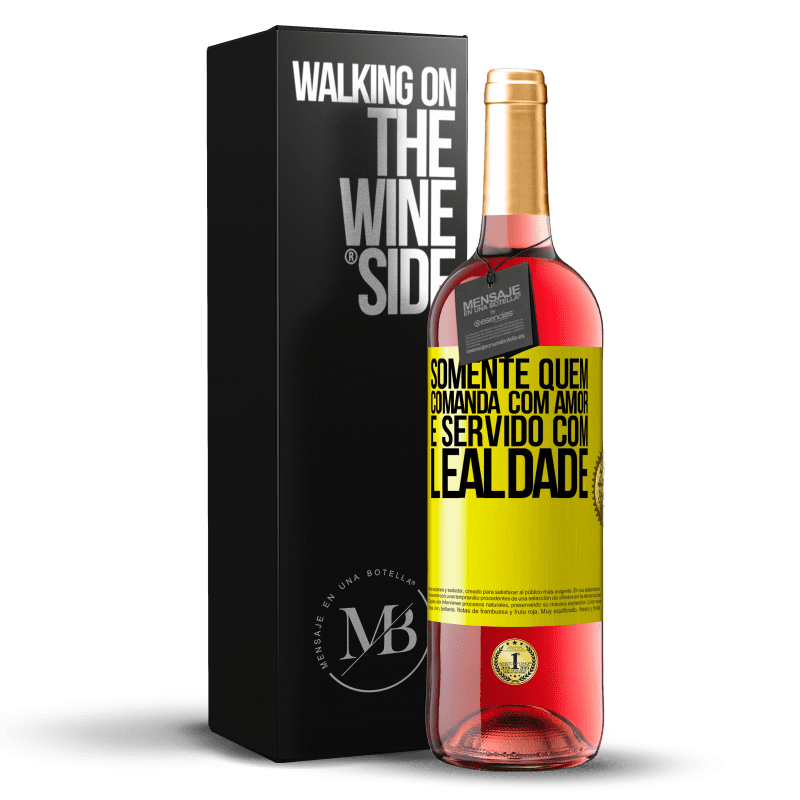 29,95 € Envio grátis | Vinho rosé Edição ROSÉ Somente quem comanda com amor é servido com lealdade Etiqueta Amarela. Etiqueta personalizável Vinho jovem Colheita 2024 Tempranillo