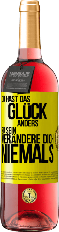 29,95 € Kostenloser Versand | Roséwein ROSÉ Ausgabe Du hast das Glück, anders zu sein. Verändere dich niemals Gelbes Etikett. Anpassbares Etikett Junger Wein Ernte 2025 Tempranillo