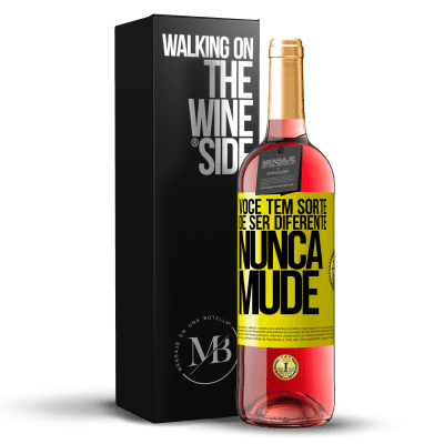 «Você tem sorte de ser diferente. Nunca mude» Edição ROSÉ