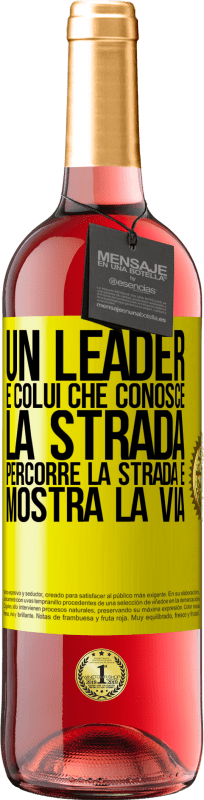 29,95 € | Vino rosato Edizione ROSÉ Un leader è colui che conosce la strada, percorre la strada e mostra la via Etichetta Gialla. Etichetta personalizzabile Vino giovane Raccogliere 2024 Tempranillo