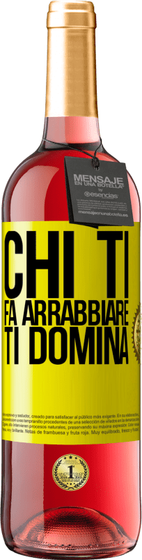 29,95 € Spedizione Gratuita | Vino rosato Edizione ROSÉ Chi ti fa arrabbiare ti domina Etichetta Gialla. Etichetta personalizzabile Vino giovane Raccogliere 2025 Tempranillo