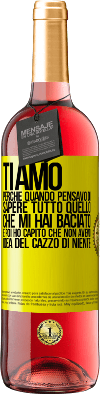 29,95 € | Vino rosato Edizione ROSÉ TI AMO Perché quando pensavo di sapere tutto quello che mi hai baciato. E poi ho capito che non avevo idea del cazzo di Etichetta Gialla. Etichetta personalizzabile Vino giovane Raccogliere 2024 Tempranillo