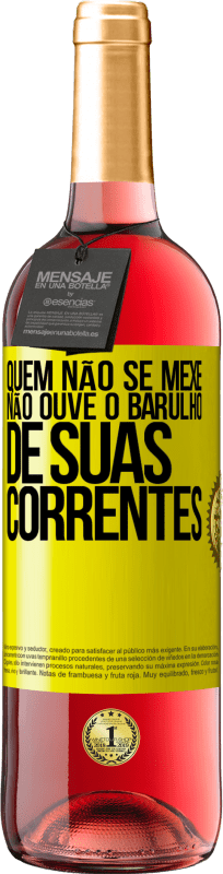 29,95 € | Vinho rosé Edição ROSÉ Quem não se mexe não ouve o barulho de suas correntes Etiqueta Amarela. Etiqueta personalizável Vinho jovem Colheita 2025 Tempranillo