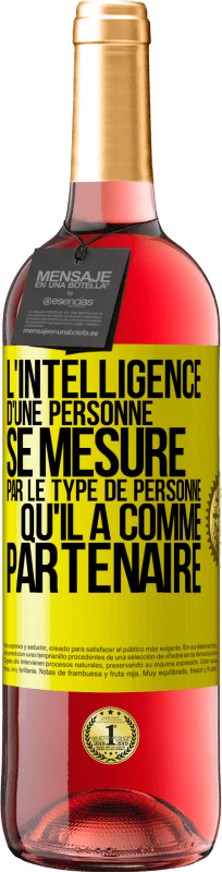 29,95 € | Vin rosé Édition ROSÉ L'intelligence d'une personne se mesure par le type de personne qu'il a comme partenaire Étiquette Jaune. Étiquette personnalisable Vin jeune Récolte 2024 Tempranillo