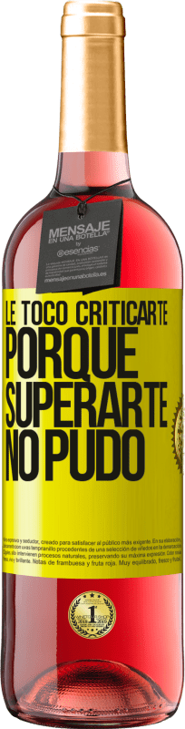 29,95 € Envío gratis | Vino Rosado Edición ROSÉ Le tocó criticarte, porque superarte no pudo Etiqueta Amarilla. Etiqueta personalizable Vino joven Cosecha 2025 Tempranillo