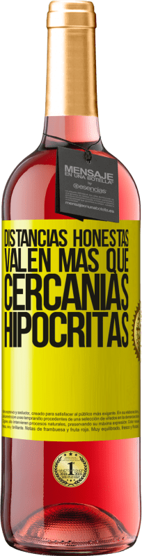 29,95 € Envío gratis | Vino Rosado Edición ROSÉ Distancias honestas valen más que cercanías hipócritas Etiqueta Amarilla. Etiqueta personalizable Vino joven Cosecha 2025 Tempranillo