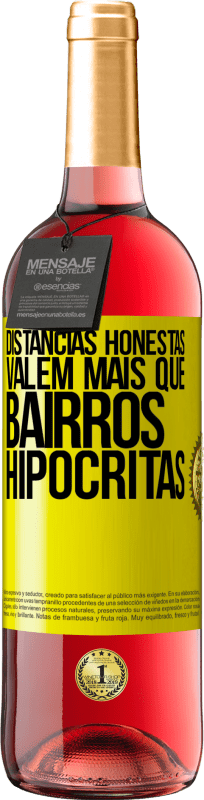29,95 € Envio grátis | Vinho rosé Edição ROSÉ Distâncias honestas valem mais que bairros hipócritas Etiqueta Amarela. Etiqueta personalizável Vinho jovem Colheita 2025 Tempranillo