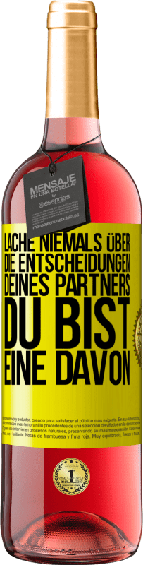 29,95 € | Roséwein ROSÉ Ausgabe Lache niemals über die Entscheidungen deines Partners. Du bist eine davon Gelbes Etikett. Anpassbares Etikett Junger Wein Ernte 2023 Tempranillo