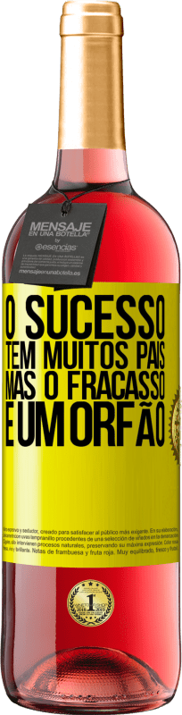 29,95 € Envio grátis | Vinho rosé Edição ROSÉ O sucesso tem muitos pais, mas o fracasso é um órfão Etiqueta Amarela. Etiqueta personalizável Vinho jovem Colheita 2025 Tempranillo