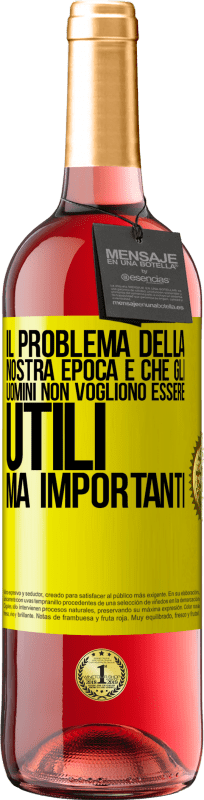 29,95 € Spedizione Gratuita | Vino rosato Edizione ROSÉ Il problema della nostra epoca è che gli uomini non vogliono essere utili, ma importanti Etichetta Gialla. Etichetta personalizzabile Vino giovane Raccogliere 2023 Tempranillo