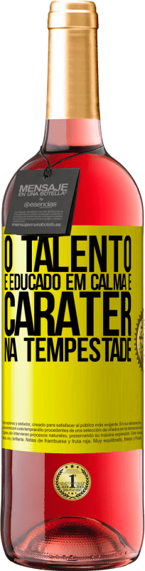 29,95 € Envio grátis | Vinho rosé Edição ROSÉ O talento é educado em calma e caráter na tempestade Etiqueta Amarela. Etiqueta personalizável Vinho jovem Colheita 2025 Tempranillo