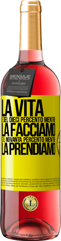 29,95 € Spedizione Gratuita | Vino rosato Edizione ROSÉ La vita è del dieci percento mentre la facciamo e il novanta percento mentre la prendiamo Etichetta Gialla. Etichetta personalizzabile Vino giovane Raccogliere 2025 Tempranillo